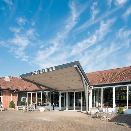 Hotel Lynggaarden هيرنينغ المظهر الخارجي الصورة