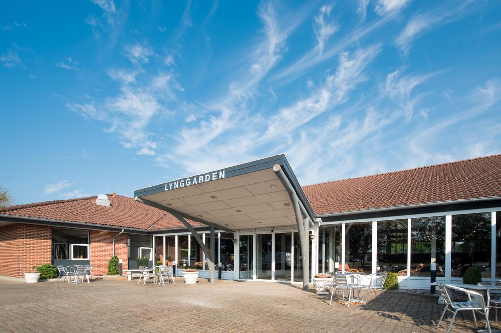 Hotel Lynggaarden هيرنينغ المظهر الخارجي الصورة